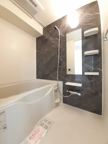 バス・シャワールーム　コンパクトで使いやすいお風呂です