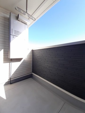 バルコニー　お洗濯にも便利なバルコニー付き