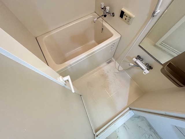 バス・シャワールーム　コンパクトで使いやすいお風呂です