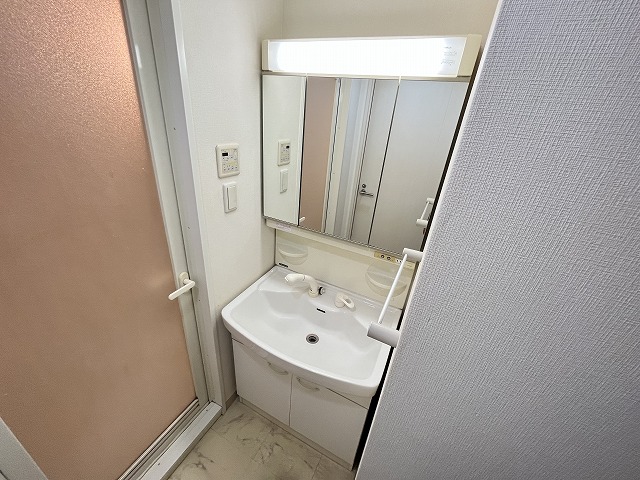 洗面設備　使いやすい洗面所です