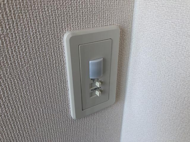その他設備　玄関人感センサー