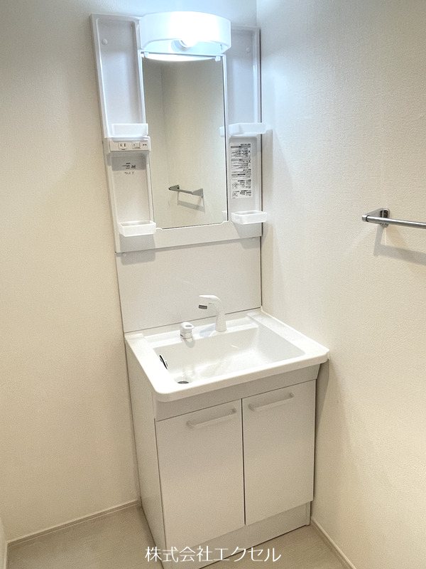 洗面設備　忙しい朝に嬉しい独立洗面台です。