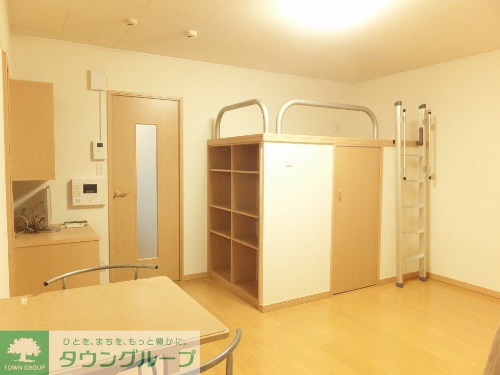 居室・リビング　家具家電設置済みのお部屋です。
