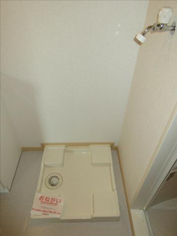 その他　室内に洗濯機がスッキリと置けます。