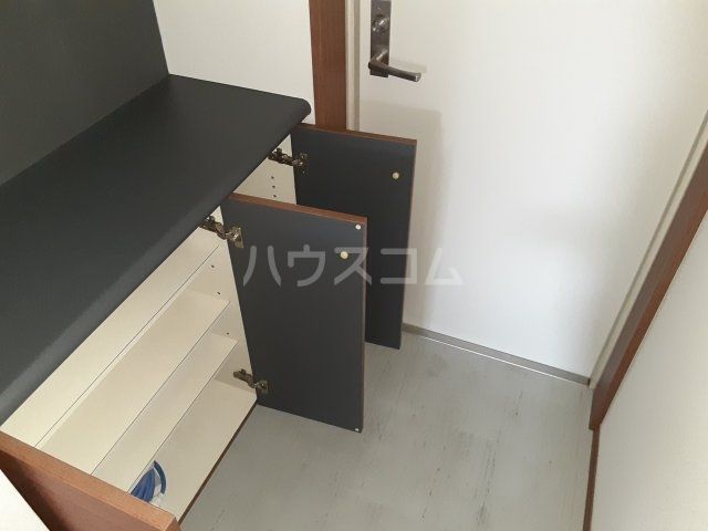 ローヤルヒルズの玄関写真