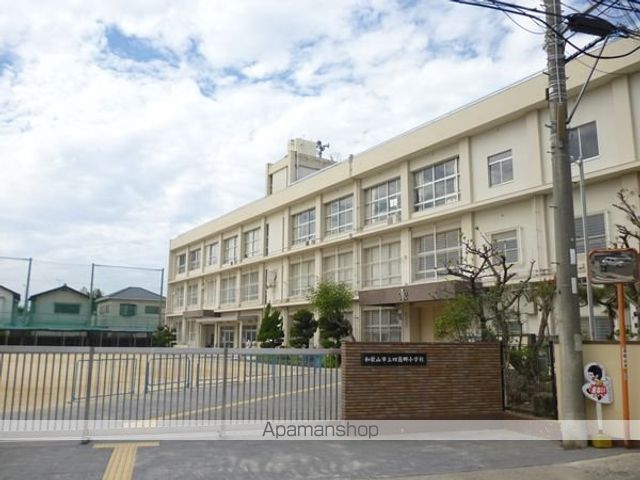 小学校　四ヶ郷小学校（小学校）まで290m
