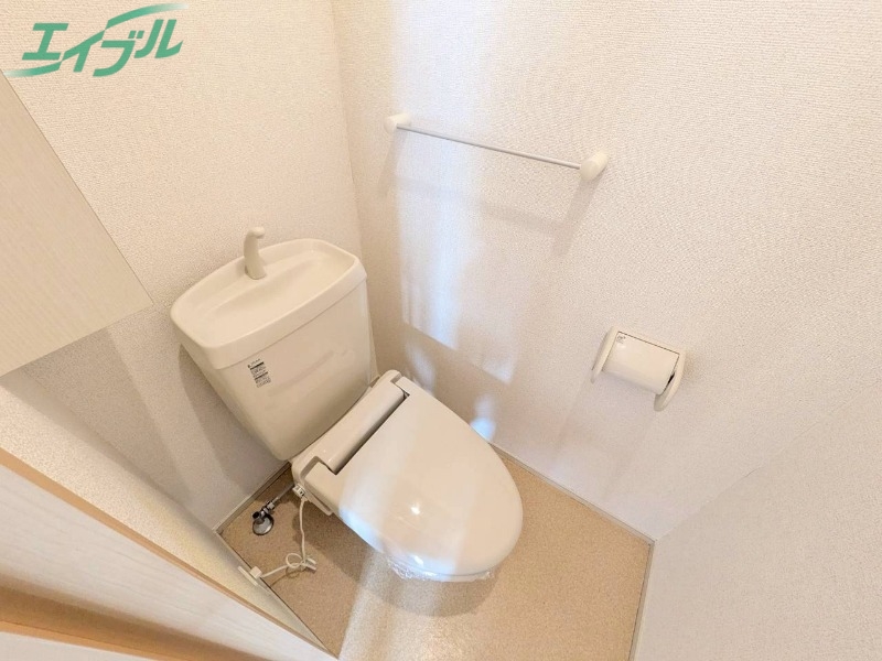 トイレ　別部屋反転参考写真です