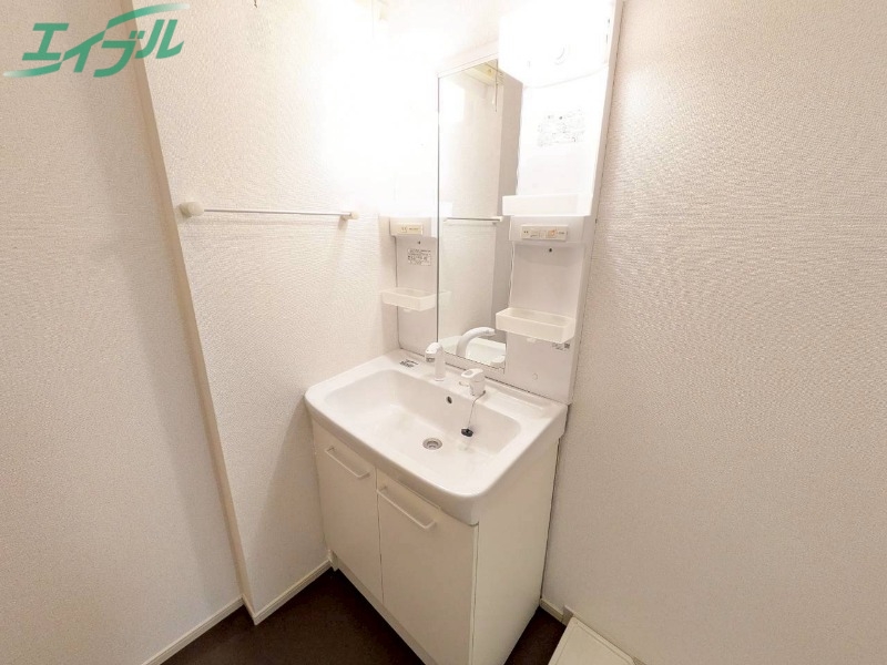 洗面設備　別部屋反転参考写真です