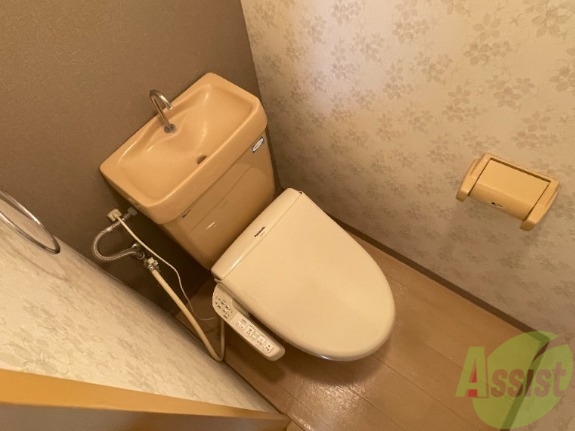 トイレ　トイレには温水洗浄も付き。個人的に嬉しいです。