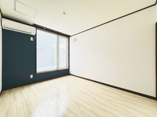 その他部屋・スペース　夏もカラッと快適♪エアコン付きです！