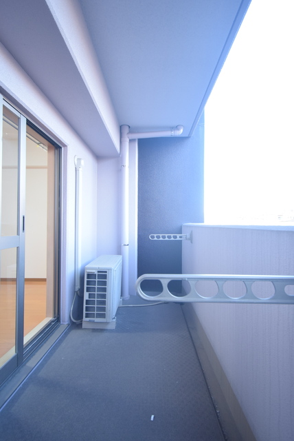 バルコニー　同物件の別部屋のお写真です。ご参考までに御覧ください。