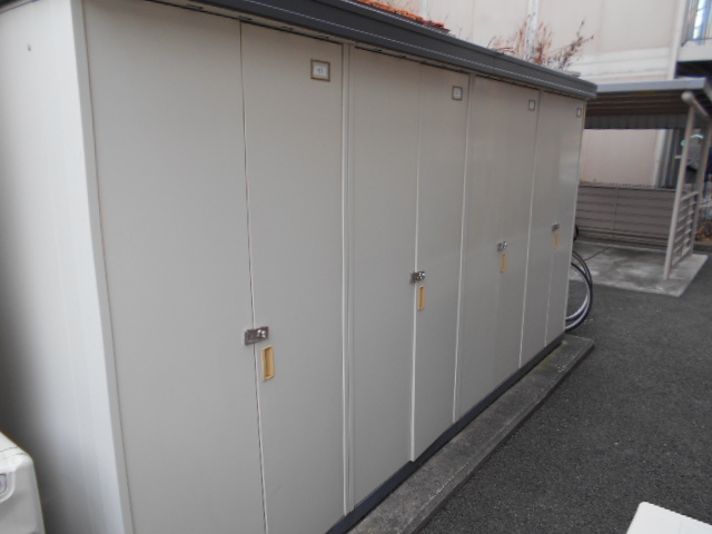 その他設備　各戸個別の屋外物置完備（冬用タイヤ等収納可能）