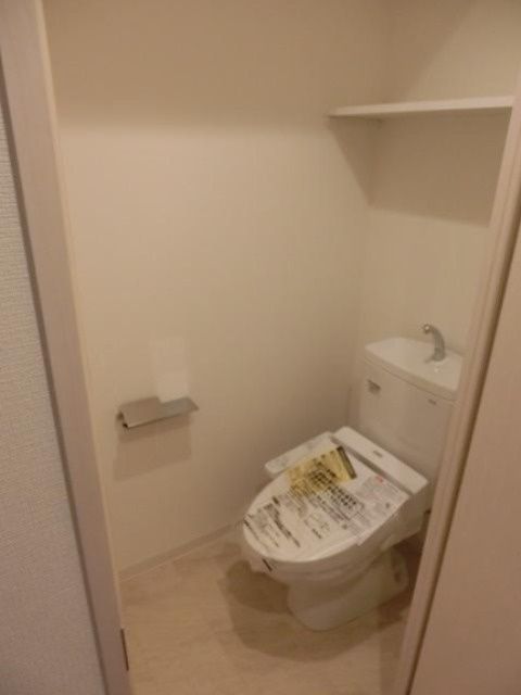 トイレ　別タイプ部屋　参考写真です
