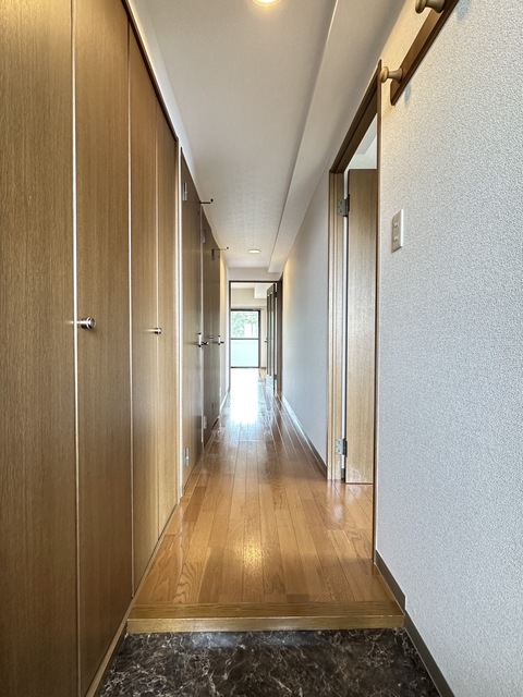 玄関　※別部屋参考写真、現況優先となります。