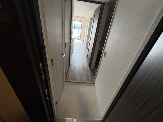 玄関　同物件別タイプのイメージ写真