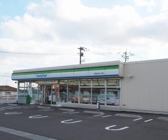 コンビニ　ファミリーマート（コンビニ）まで50m