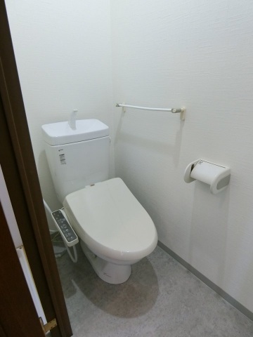 トイレ　温水洗浄便座付き