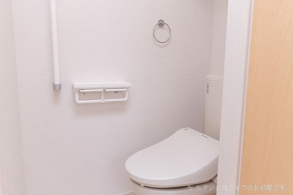 トイレ　※参考写真　同建築メーカー施工の同間取完成他物件のものです。