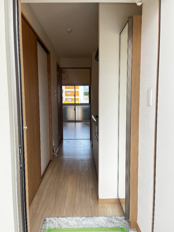 玄関　※同間取り別部屋の参考写真です。