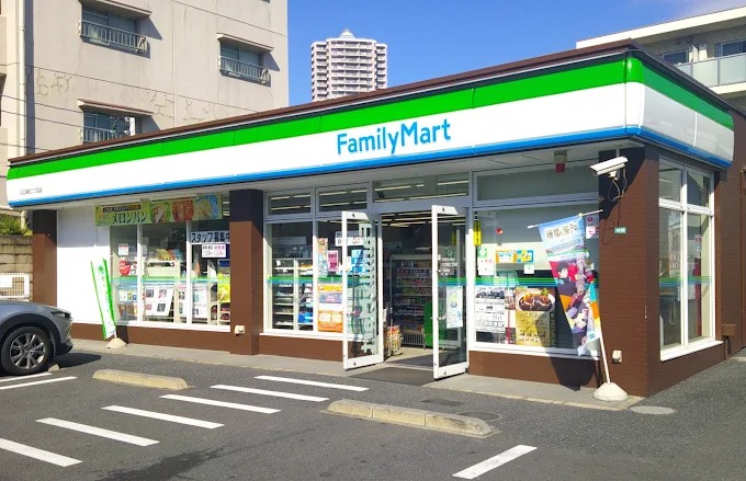 コンビニ　ファミリーマート川口栄町二丁目店（コンビニ）まで194m