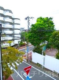 バルコニー　別号室写真の為現況を優先致します。