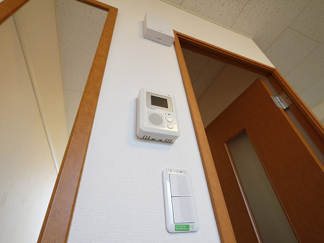 セキュリティ　お顔が見えるモニター付きインターホンもございます。