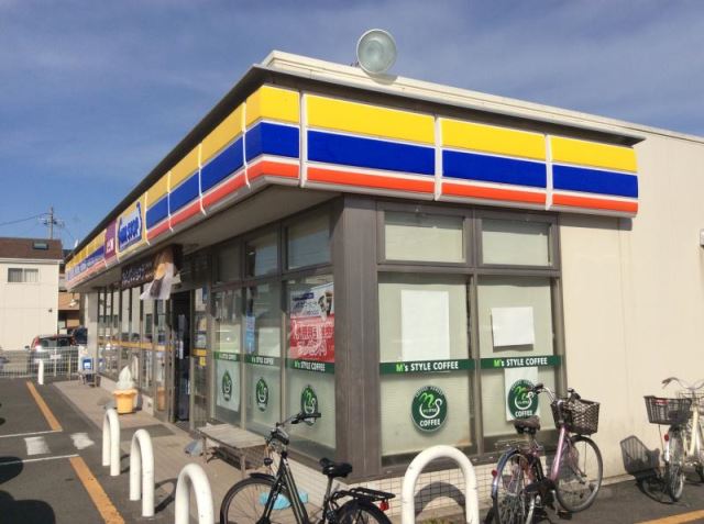 コンビニ　ミニストップ（コンビニ）まで1m