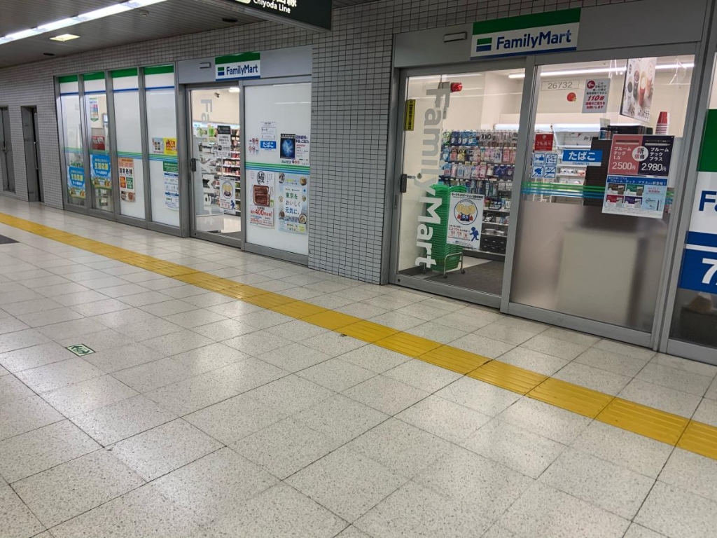コンビニ　ファミリーマート 都営小川町店（コンビニ）まで247m
