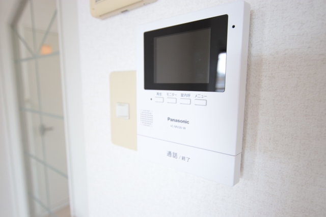 セキュリティ　テレビモニター付きインターホン