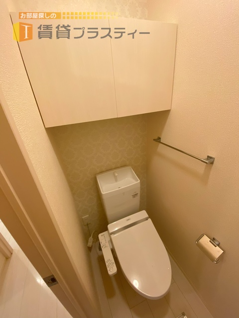 トイレ　シャワートイレ完備。