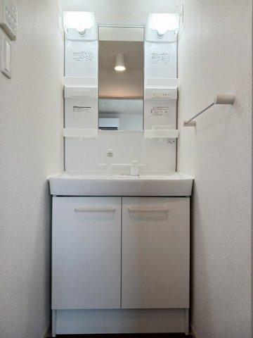 洗面設備　スペースが確保できる洗面所です