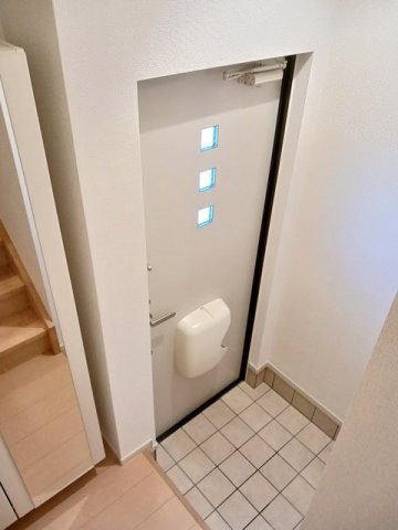玄関　収納もある玄関です