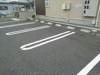 駐車場　駐車場に車を止められます
