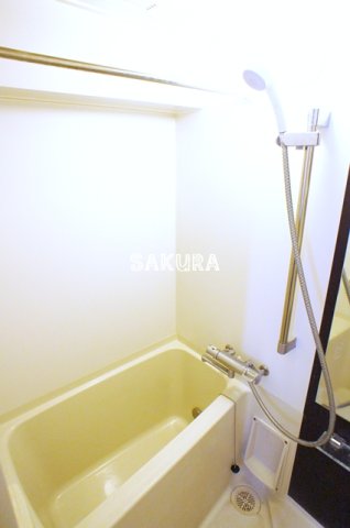 バス・シャワールーム　嬉しい追い焚き・浴室乾燥機付きです♪