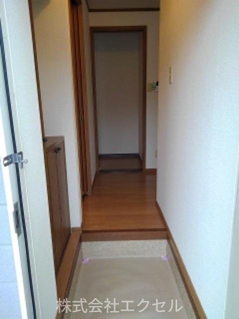玄関　シューズBOX完備の玄関です。