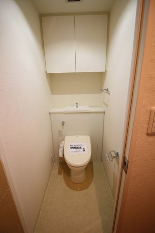 トイレ　温水洗浄便座機能付き