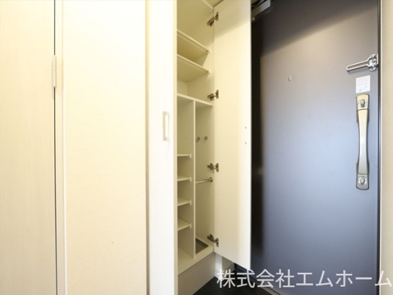 玄関　シューズボックス付