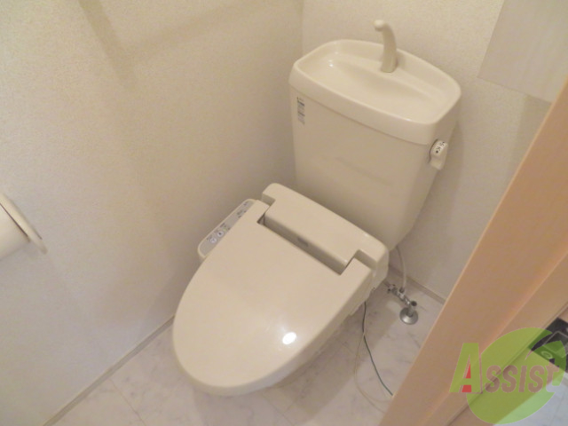トイレ　こちらのトイレは、嬉しいウォシュレット付きです。