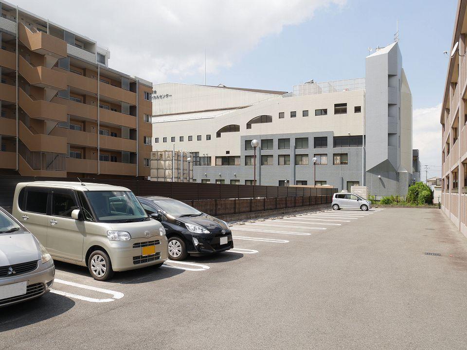 エントランス　駐車場