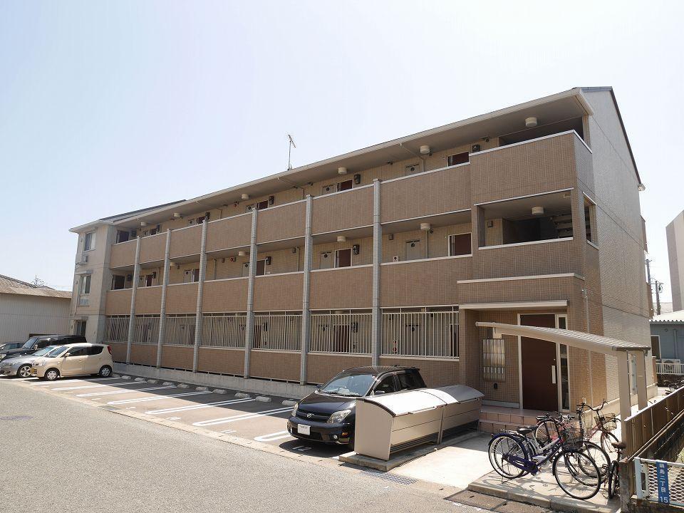建物外観　オートロック３階建てアパート