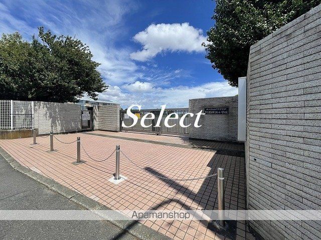 小学校　横浜国立大学教育人間科学部附属横浜小学校（小学校）まで438m
