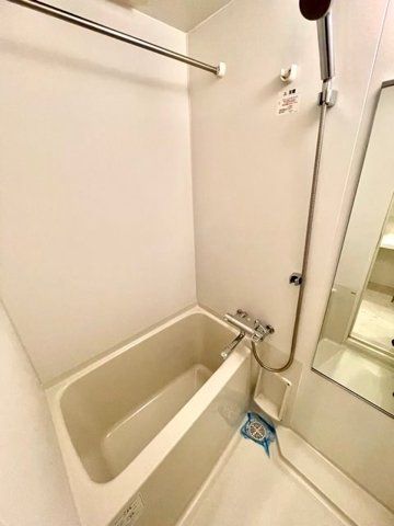 バス・シャワールーム　※同タイプの別のお部屋です。