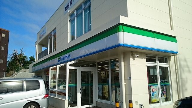 コンビニ　ファミリーマート中部商業高校前（コンビニ）まで460m