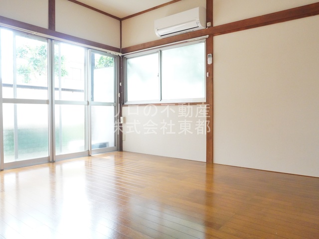 居室・リビング　２面採光なので、明るく風通しのよい過ごしやすいお部屋です♪