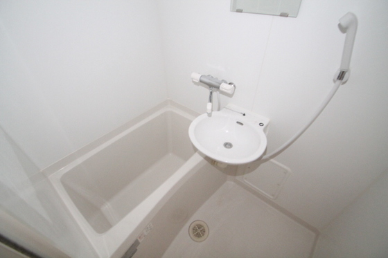 バス・シャワールーム　※別部屋の写真です
