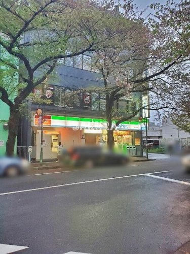 コンビニ　ファミリーマート 鷺沼駅前店（コンビニ）まで269m