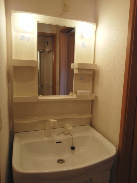 洗面設備　気軽に髪が洗える洗面台つき