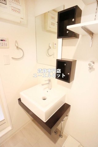 洗面設備　清潔感ある独立洗面台で毎日気持ちよく♪