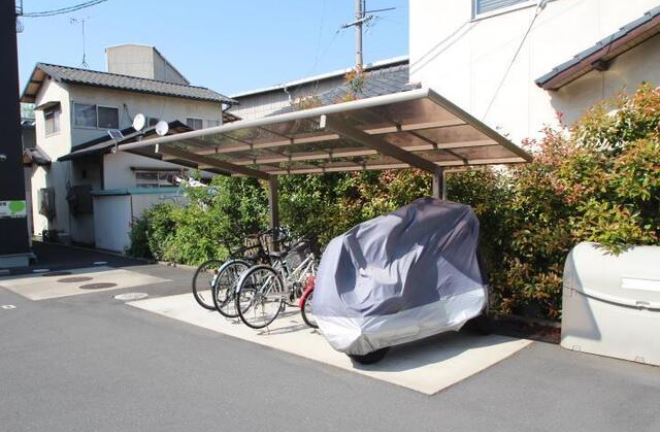 その他共有部分　屋根付駐輪場あり♪