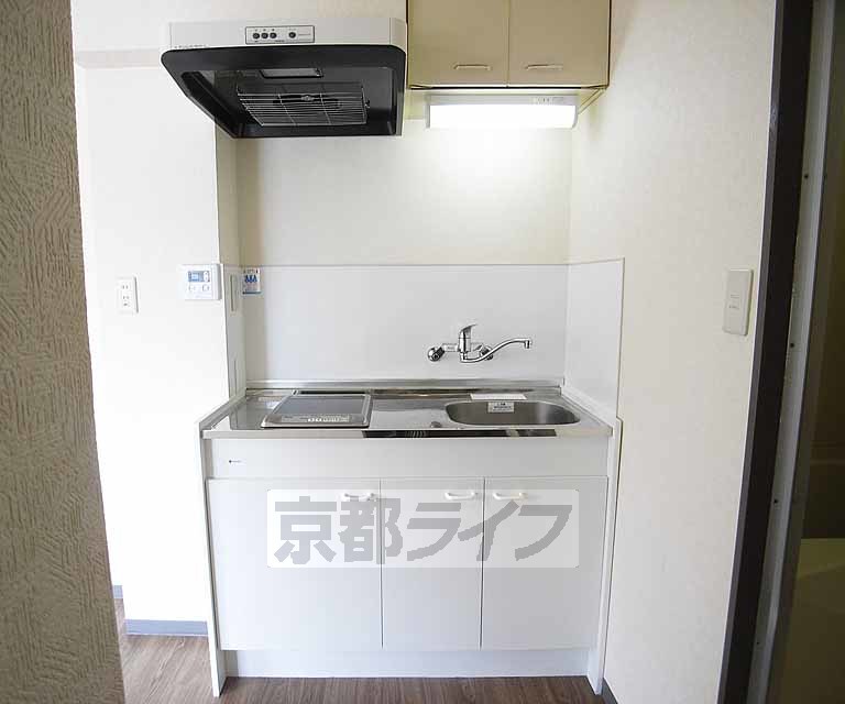 キッチン　お掃除ラクで安全なＩＨキッチン採用。